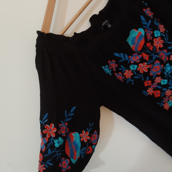 Embroidered off the shoulder mini dress - Picture 5 of 5